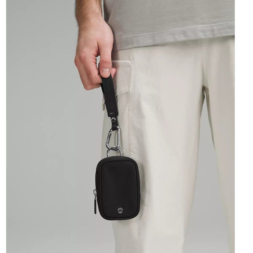 NWT Lululemon Clippable Nano Pouch - Black - Picture 2 of 6